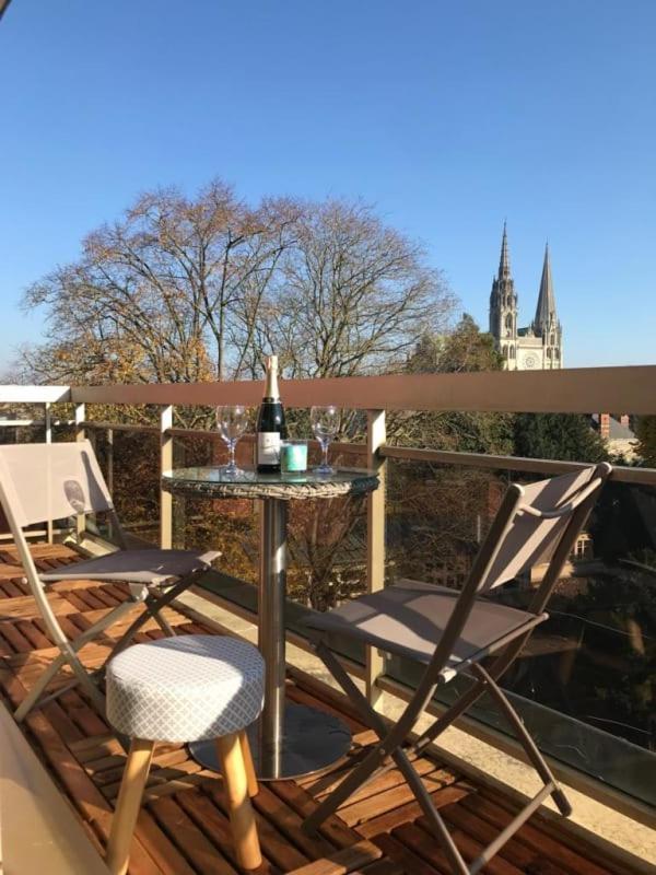 Appartement Avec Parking Et Balcon Vue Cathedrale Chartres Exterior foto