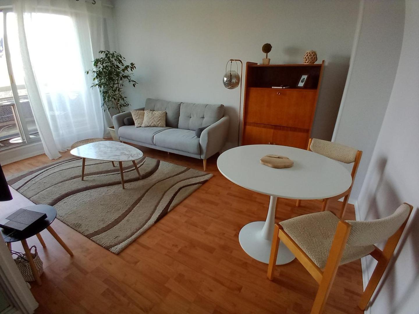 Appartement Avec Parking Et Balcon Vue Cathedrale Chartres Exterior foto
